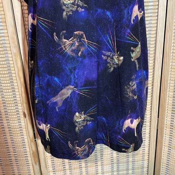 Zumiez Dark Night Sky Raining Cats With Laser Eyes Light Fleece Sleep Top Medium - Picture 3 of 16